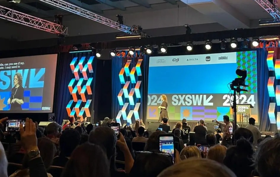 Inteligência artificial, energias renováveis e eleições, temas que movimentaram o SXSW em Austin