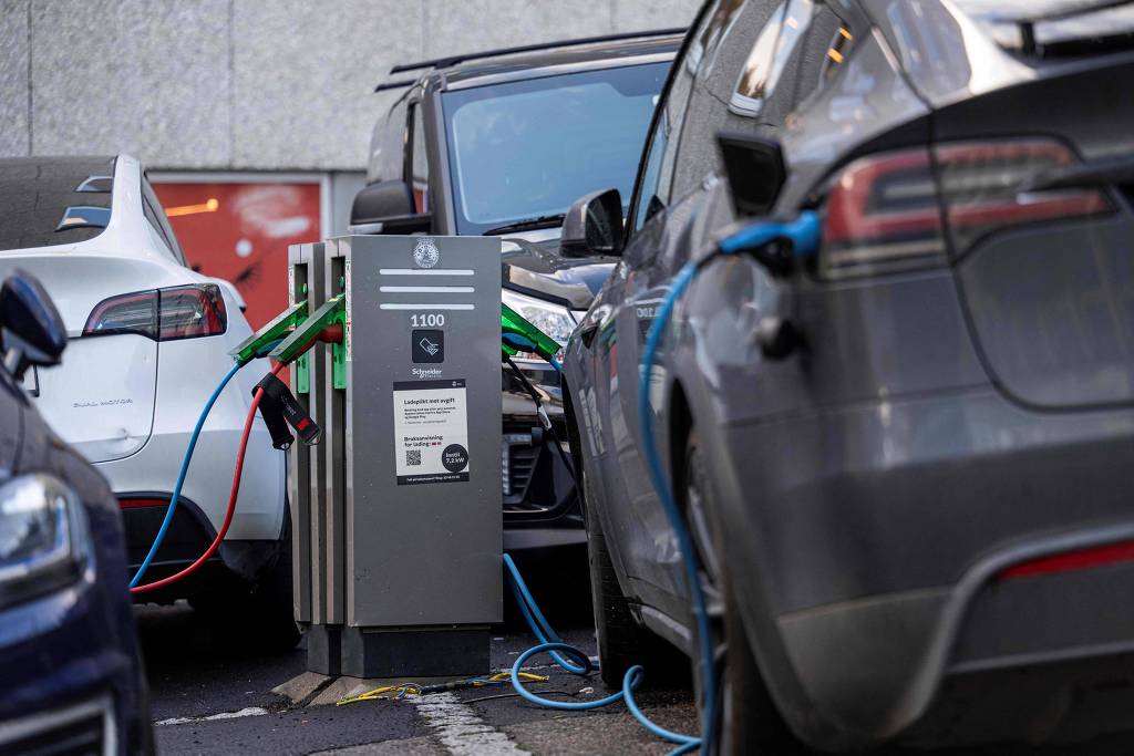 China pressiona produtores de materiais para baterias de carros elétricos