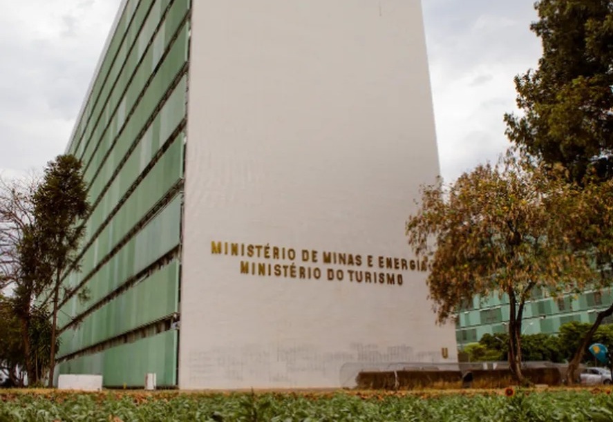 Governo sanciona marco do setor elétrico com vetos a mudanças no petróleo e regras que ampliariam custos