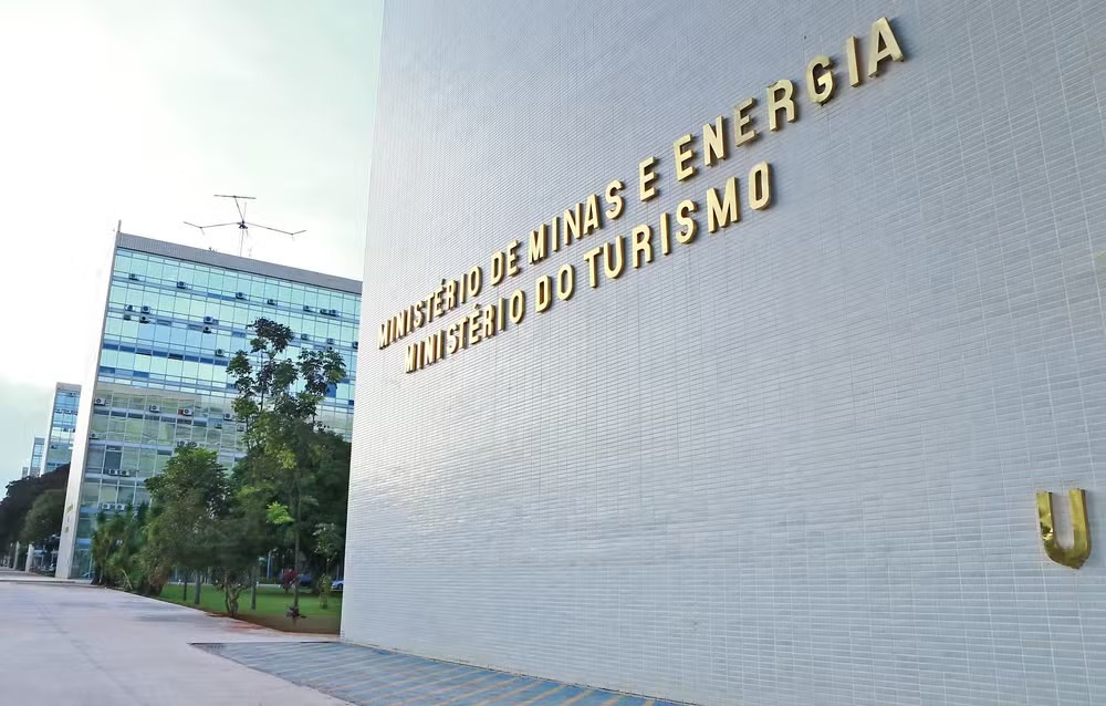 MME anuncia assinatura da portaria para 1º leilão de baterias