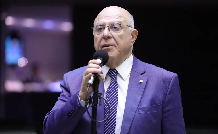 Arnaldo Jardim apresenta emenda sobre Armazenamento de Energia na Câmara Federal
