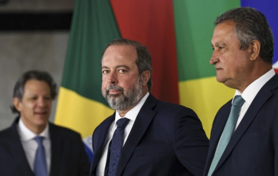 Alexandre Silveira desiste de eleições e sinaliza permanência no MME