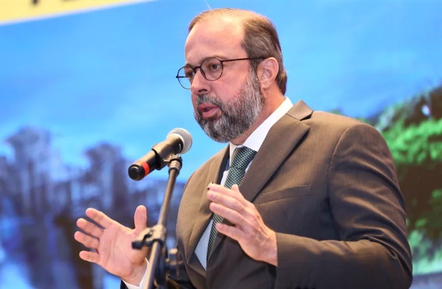 Silveira: portaria do primeiro leilão de baterias será publicada em maio
