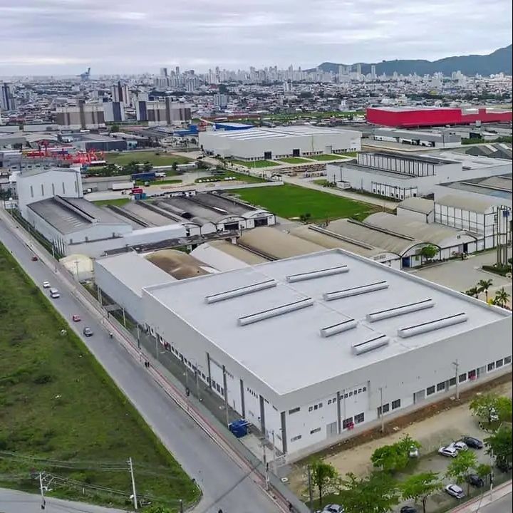 WEG vai construir maior fábrica de baterias do Brasil e reforça cadeia elétrica